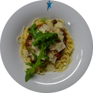 Pastapfanne Puttanesca mit Sardellen, Kapern, grüne Oliven und Knoblauch (6,16,81)