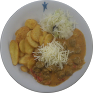 Veganes Gyros in Metaxasoße mit Paprika, Zwiebel und Knoblauch (1,18,49,84) dazu gebackene Knoblauchkartoffeln (49) und griechischer Weißkohlsalat (6)