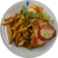 Hähnchenschnitzel mit Tomate und Mozzarella überbacken (19,81) an Bratensoße (19,81) dazu Pommes frites und Salatgarnitur
