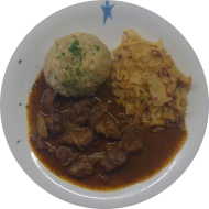 Weihnachtsessen: Rehgulasch mit Rotwein, Esterhazy und Preiselbeeren (1,3,21,24,81) dazu geschmorter Spitzkohl und ein hausgemachter Semmelknödel (15,19,81)