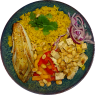 Wokpfanne mit Tofu, Chicoree, Zwiebeln, Erdnüssen, Koriander und Teriyakisoße (2,17,18,49,81) dazu Curryreis