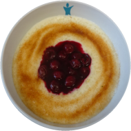 kleine Portion: Milchreis mit Sauerkirschen dazu Zimt und Zucker