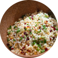 Frühlings-Couscous mit grünem Spargel, Zuckerschoten, Möhrenscheiben und Kerbel (3,81)