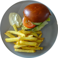 Sie können aus 6 verschiedenen Burgervariationen wählen. Heutige Tagesempfehlung: Tomaten-Auberginen-Burger mit Guacamole, Knoblauch, Lollo Bionda (3,22,49,81) dazu als Menüoption: Pommes und House-Dip (9,22)
