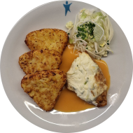 Gebratenes Hähnchenbrustfilet mit Frischkäse und Lauch gratiniert (1,19) an 'Sauce Choron' (8,15,19,24) dazu Kartoffelröstiecken und Salatgarnitur