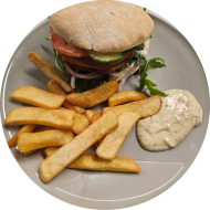 Sie können aus 6 verschiedenen Burgervariationen wählen. Heutige Tagesempfehlung: Burger Kiemenschmaus - Lachspatty, Kartoffelrösti, rote Zwiebeln und Honig-Senf-Dip (16,22,48,81,82) dazu als Menüoption Pommes und House-Dip (9,22)
