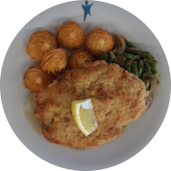 Sächsisches Schnitzel mit würziger Senfpanade (15,22,81) an Thymianjus dazu Pilzbohnen (1) und Herzoginkartoffeln (19)