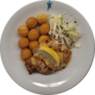 Schweinerückensteak 'au four' (1,19,22,24,81) mit Bratenjus (19) dazu Kartoffelbällchen (81) und Salatgarnitur