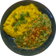 Kichererbsencurry mit Möhren, Spinat und Röstzwiebeln (18,81) dazu Zitronenbulgur (81)
