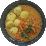 Kichererbsen-Kokos-Korma mit Tomaten, Chili und Ingwer (2,49) dazu würzige Chili-Kräuter-Kartoffeln. Auch als kleine Portion erhältlich.