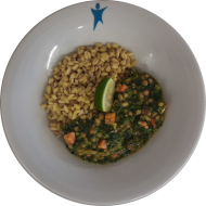 Kleine Portion: Rotes Linsen-Spinat-Curry (3,18) dazu gedämpfter Zartweizen (81)