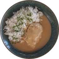 Erdnuss-Chili-Hähnchen an pikanter Soße mit Erdnussbutter (17,18,81) dazu Basmatireis 