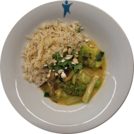 Kleine Portion: Romanesco-Kohlrabi-Ragout in Curry-Kokos-Soße mit Cashewkernen und Lauch (2,74) dazu Langkornreis