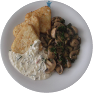 Gebratene frische Champignonköpfe dazu Kartoffelröstiecken mit Kräuter-Sojajoghurt-Dip (3,18,22) und Frisee-Salat. Auch als kleine Portion erhältlich.