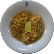 Kleine Portion: Thailändisches 'Massaman-Curry' mit Kartoffeln, Bohnen, Zwiebeln, Koriander und Erdnusscreme (2,17,18,49,81) dazu gebratener Sommerweizen (81)