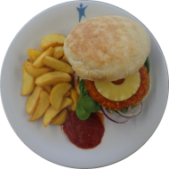 'Aloha Crunchy&Spicy Chicken Burger' mit 'Lemon Aioli', gegrillter Ananas, Spinat und scharfem Dip (19,21,49,81,83) dazu 'polynesische' Curry-Chili-Fries