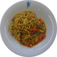 kleine Portion: Scharfes Kichererbsen-Gemüse-Curry (21,49) dazu chinesische Bratnudeln (2,18,81)