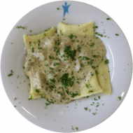 5 vegetarische Maultaschen mit Champignonrahmsoße (1,3,19,22,24,81)