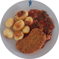 Gemüseschnitzel (81,85) dazu mediterranes Ratatouillegemüse (49) und Rosmarinkartoffeln 