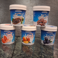 Eis - Eis - Eis ! Gönnt euch ein leckeres Eis von der 'Eismanufaktur Annaberg-Buchholz'. Probiert Sorten wie Heidelbeere, Schokoladenkeks, Erdbeer oder Mango-Joghurt. Guten Appetit.