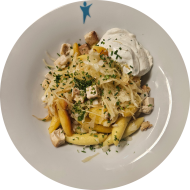 Krautschupfnudeln mit Schmorkraut und Räuchertofuwürfel (15,18,81) mit Kräuter-Creme fraiche-Dip (19)