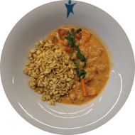 Kleine Portion: Kichererbsen-Kokos-Korma mit Tomaten, Chili und Ingwer (2,49) dazu Sommerweizen mit Kräuter (81)