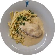 Ofenhähnchen in Zwiebel-Weißwein-Rahm (19,24,81) dazu Eierspätzle (15,81)