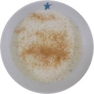 Veganer Kokos-Sojamilchreis mit Zucker und Zimt (18). Auch als kleine Portion erhältlich.
