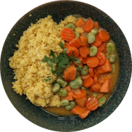 Rotes Curry mit Möhren, Süßkartoffeln, Kokosmilch und Cashewkerne (74) dazu Zitronenbulgur (81)