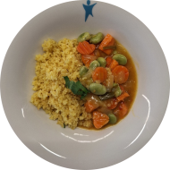 Kleine Portion: Rotes Curry mit Möhren, Süßkartoffeln, Kokosmilch und Cashewkerne (74) dazu Zitronenbulgur (81)