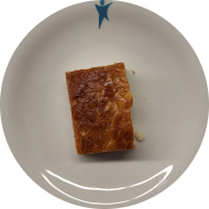 Heute als Menüoption: Bienenstich mit cremiger Vanillefüllung (15,18,19,71,81)