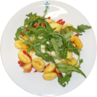 Gnocchipfanne mit/ohne Hähnchenstreifen, frischem Rucola und Paprika (151,19) dazu Frischkäsesoße (19,81)