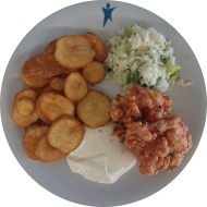 Hausgemachter Blumenkohl im Sesambackteig (23,81) an Zitronen-Pfeffer-Aioli (22,49) dazu gebackene Knoblauchkartoffeln (49) und kleiner Weißkrautsalat mit Lauchröllchen