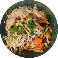 Cape-Seitan-Curry - Seitanstreifen in aromatischer Curry-Ingwer-Soße mit Asiagemüse und Knofi-Reis (17,18,19,49,81)