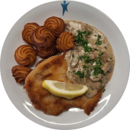 Hausgemachtes Schnitzel aus dem Schweinerücken mit Zitrone (15,81) an Rahmchampignons (1,19,81) dazu Herzoginkartoffeln