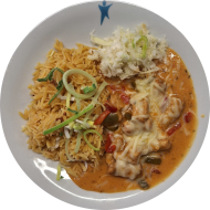 Hähnchengyros in Metaxasoße mit Paprika, Zwiebel und Knoblauch (19,49) dazu Pastasotto mit gehobeltem Hartkäse (3,15,19,24,81) und kleiner Weißkraut-Porree-Salat