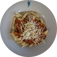 Makkaronichips (81) mit Tomatensoße Napoli (81) und Reiberei (1)