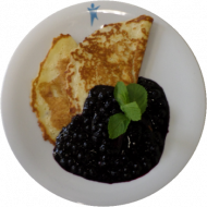 Hausgemachte Buttermilchküchlein mit Puderzucker (15,19,81) dazu Waldbeerragout (24)