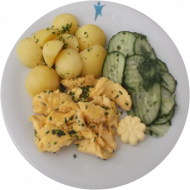 Rührei mit Kresse (15,19), dazu Petersilienkartoffeln und kleiner Gurkensalat mit Dill