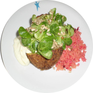 Ofenkartoffel mit Purple-Couscous und Minz-Sojanäse und frischer Feldsalat (18,22,81)