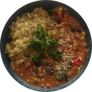Afrikanischer Erdnusstopf mit Weißkohl, Möhren, Kidneybohnen, Paprika und Tomaten (17,22) mit Zitronenbulgur (81)